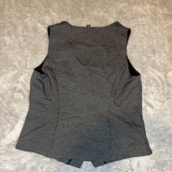 WHBM Black White Textured Vest Size 4 Sleeveless Button Front - Picture 6 of 6